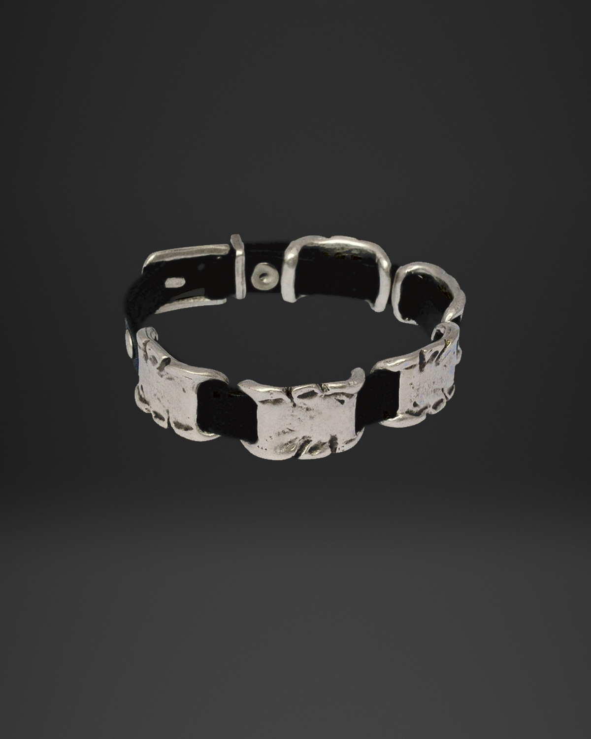 Sculpted Link Buckle Leather Bracelet