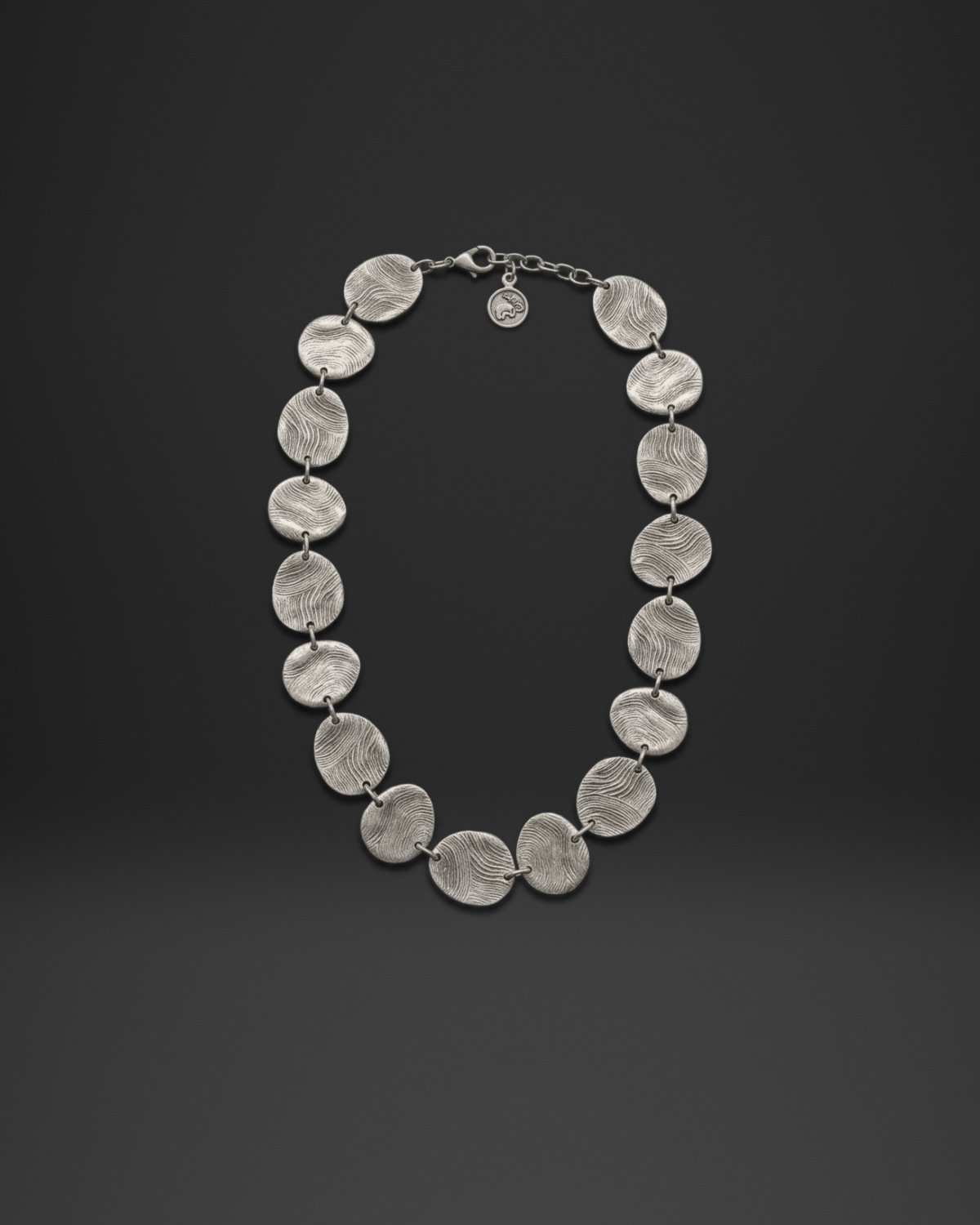 Wavy Line Oval Disc Link Necklace