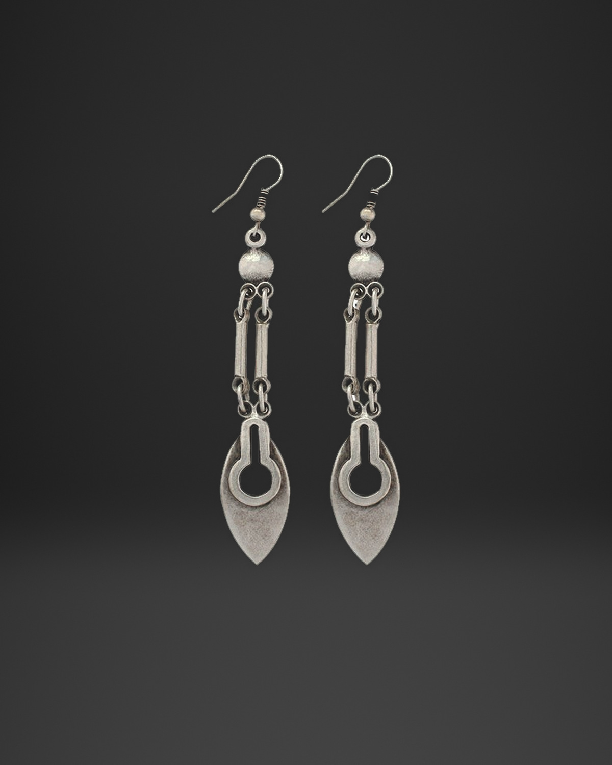 Keyhole Leaf Bar Earrings