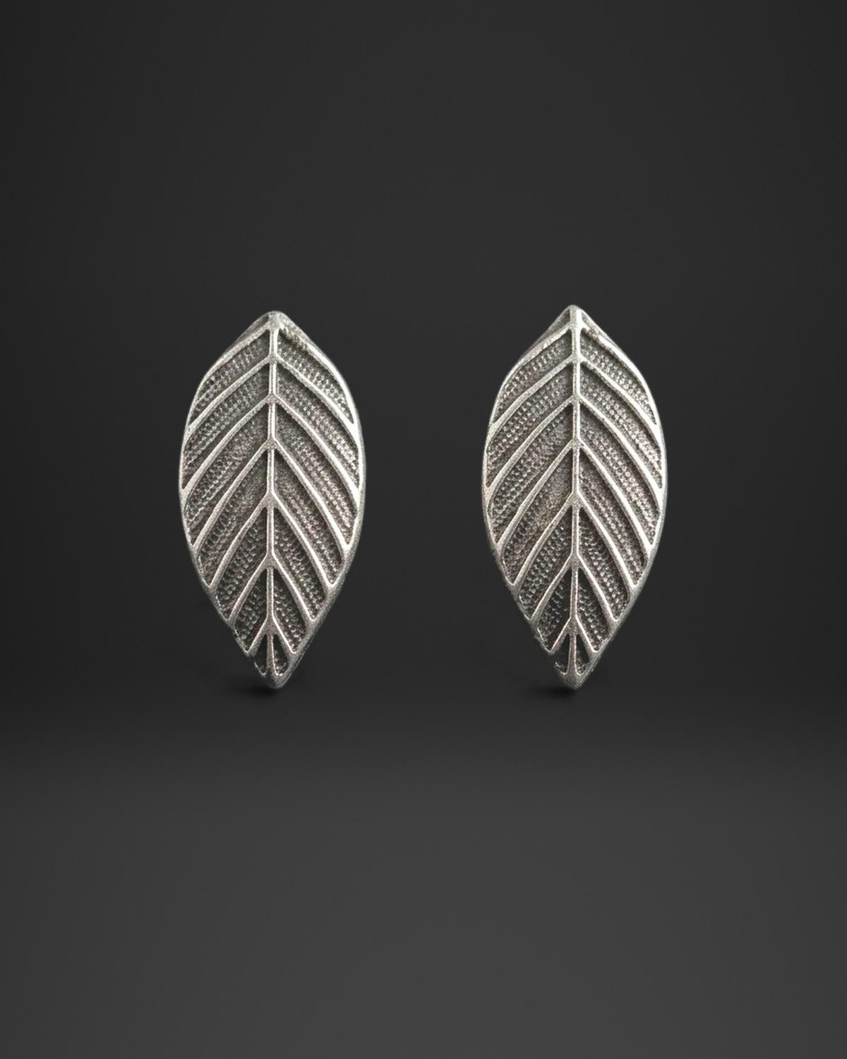 Dotted Vein Leaf Stud Earrings