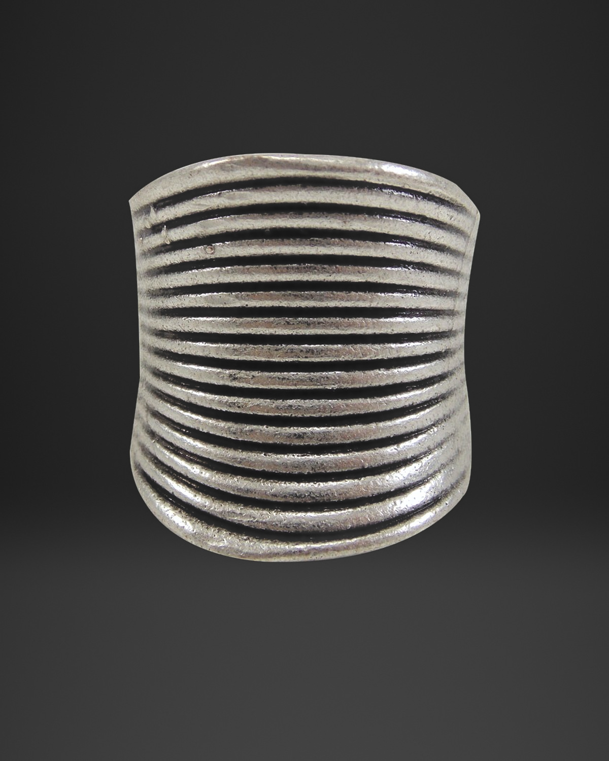 Ribbed Saddle Wide Ring