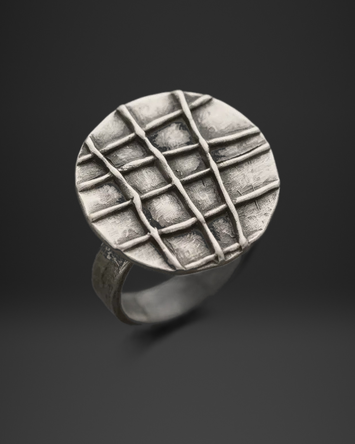 Raised Lattice Disc Ring